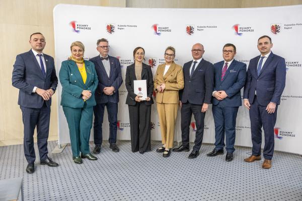 Uroczyste wręczenie umowy na realizację grantów na kluby młodzieżowe!